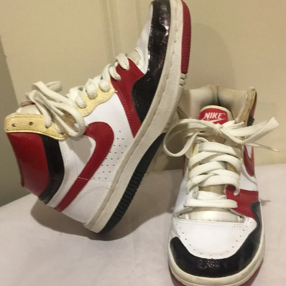 NIKE COURT FORCE women lace up Basketball High tops Sneakers 316117-161 size 7.5